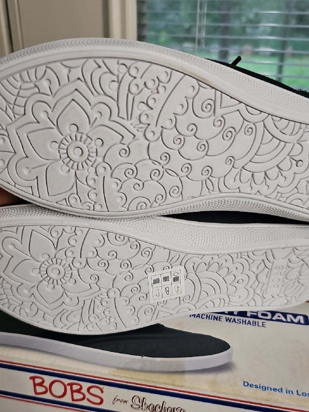NIB-BOBS from Skechers Women's SZ 8 Black Canvas Lace-Up Sneaker with White Sole - Picture 9 of 10